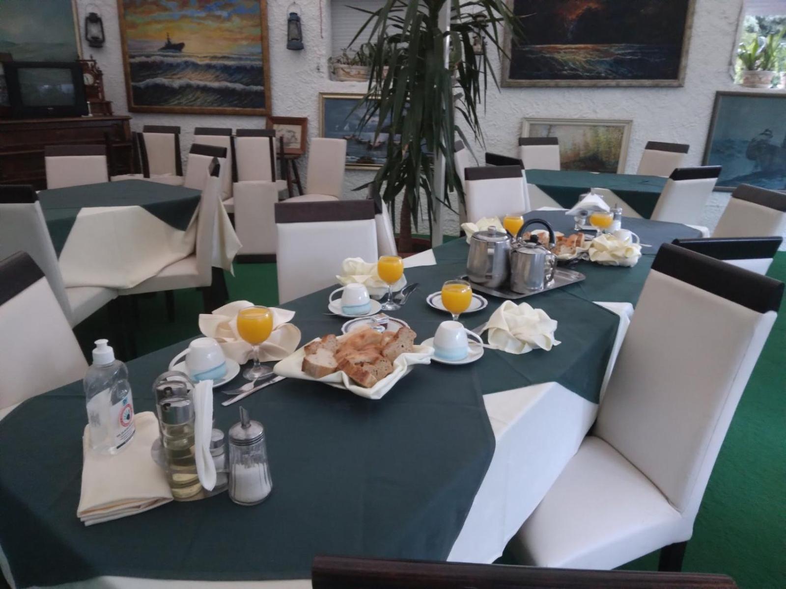 Bed and Breakfast Pansion Mimoza Herceg Novi Esterno foto